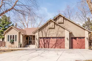 129 Hemlock Pl, Vadnais Heights, MN 55127 - Photo 1