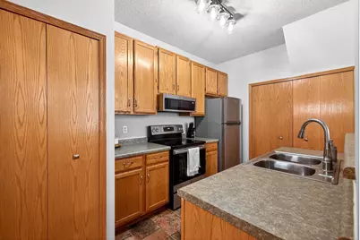 17975 Cobblestone Way, Eden Prairie, MN 55347 - Photo 6