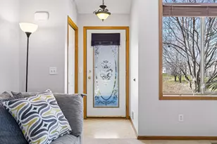 1617 Lexington Ln, Shakopee, MN 55379 - Photo 4