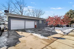 239 W Minnesota St, Le Center, MN 56057 - Photo 2