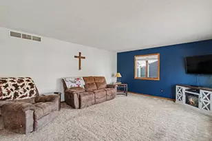 239 W Minnesota St, Le Center, MN 56057 - Photo 6