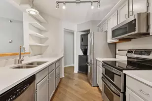 7605 Edinborough Way, Edina, MN 55435 - Photo 4