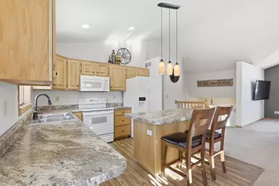 602 Summerfield Circle, Hudson, WI 54016 - Photo 4