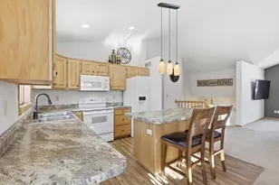 602 Summerfield Cir, Hudson, WI 54016 - Photo 4