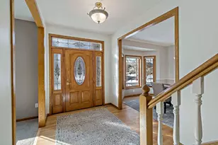 10725 Cambridge Ct, Burnsville, MN 55337 - Photo 2