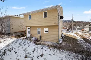 818 Hawthorn St, Red Wing, MN 55066 - Photo 4