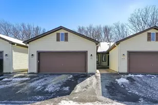 6742 Gretchen Ln N, Oakdale, MN 55128 - Photo 2