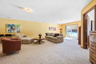 6742 Gretchen Ln N, Oakdale, MN 55128 - Photo 20