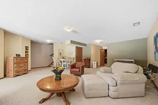 6742 Gretchen Ln N, Oakdale, MN 55128 - Photo 22