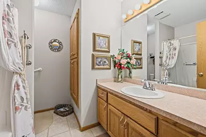 6742 Gretchen Lane N, Oakdale, MN 55128 - Photo 14