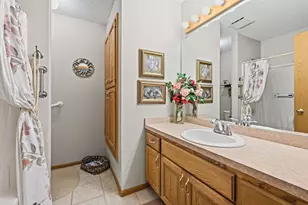 6742 Gretchen Ln N, Oakdale, MN 55128 - Photo 14