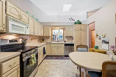 6742 Gretchen Lane N, Oakdale, MN 55128 - Photo 4