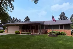 2208 5th Ave SE, Willmar, MN 56201 - Photo 2