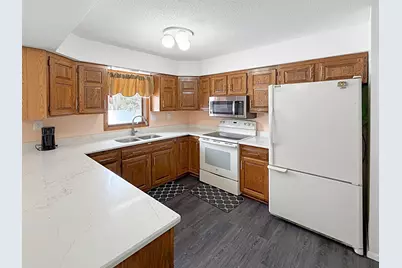 2208 5th Avenue SE, Willmar, MN 56201 - Photo 4