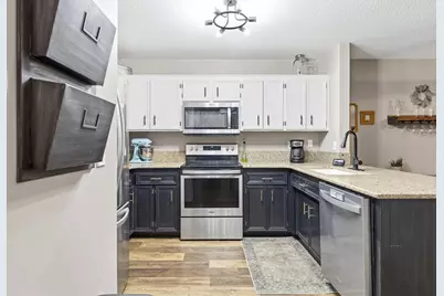 15716 Maple Island Court, Burnsville, MN 55306 - Photo 4