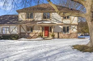 2605 Zircon Ln N, Plymouth, MN 55447 - Photo 2