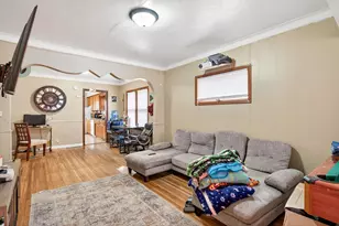 556 Gotzian St, Saint Paul, MN 55106 - Photo 2