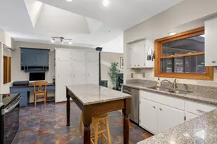 3 Oakview Ct, Birchwood Village, MN 55110 - Photo 12