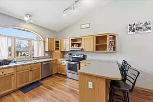 701 E Beaver St, Belle Plaine, MN 56011 - Photo 4