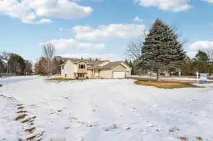 4404 E Viking Ct, Wyoming, MN 55092 - Photo 2