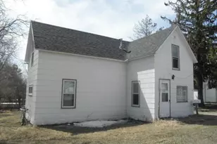 211 N St E, Detroit Lakes, MN 56501 - Photo 2