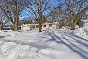 635 W 9th St, Rush City, MN 55069 - Photo 2
