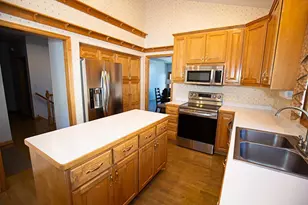 18055 39th Pl N, Plymouth, MN 55446 - Photo 10