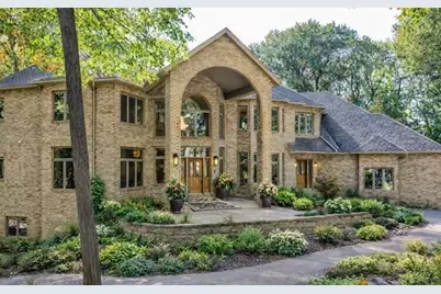 4 W Bay Lane, North Oaks, MN 55127 - Photo 2