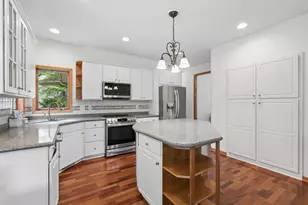 1540 Viewcrest Ln, Burnsville, MN 55337 - Photo 4