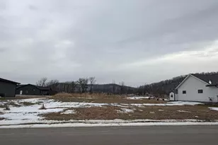 805 Bridle Ln, La Crescent, MN 55947 - Photo 1