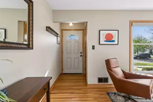 1031 Bowdoin St, Saint Paul, MN 55116 - Photo 2