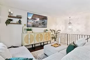 1042 Pontiac Ln, Chanhassen, MN 55317 - Photo 6