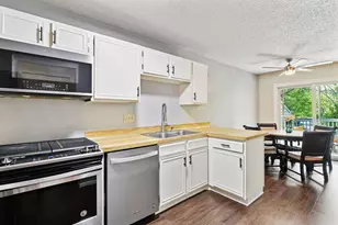 1042 Pontiac Ln, Chanhassen, MN 55317 - Photo 10