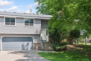 1042 Pontiac Ln, Chanhassen, MN 55317 - Photo 2