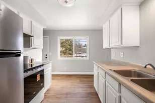 195 Iris St, Mahtomedi, MN 55115 - Photo 6