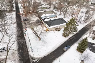 195 Iris St, Mahtomedi, MN 55115 - Photo 40