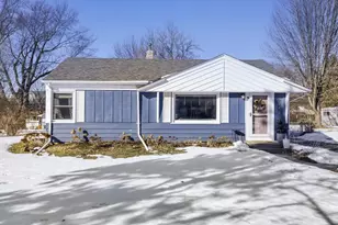 2943 Arona St, Roseville, MN 55113 - Photo 2