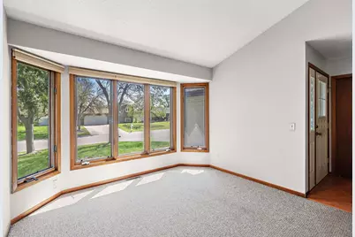 9419 James Avenue N, Brooklyn Park, MN 55444 - Photo 8