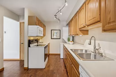 2425 Unity Avenue N, Golden Valley, MN 55422 - Photo 10