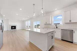 2423 Tyrone Dr, Shakopee, MN 55379 - Photo 4