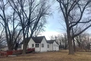 200 5th St, Walnut Grove, MN 56180 - Photo 1