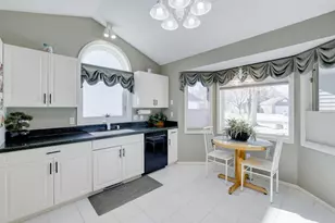 5670 Heather Ridge Dr, Shoreview, MN 55126 - Photo 8