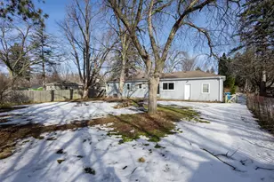 2421 McNair Dr N, Golden Valley, MN 55422 - Photo 10