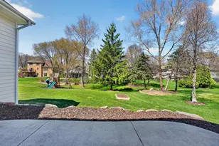 709 Laura Ct, Chaska, MN 55318 - Photo 30