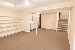 365 E 43rd St, Minneapolis, MN 55409 - Photo 22