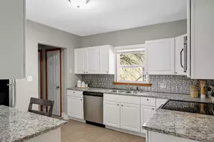 1099 Kingsford St, Saint Paul, MN 55106 - Photo 4