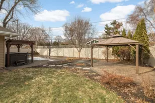 1695 Stanbridge Ave, Roseville, MN 55113 - Photo 36