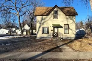 305 S 8th St, Montevideo, MN 56265 - Photo 2