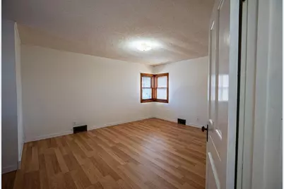 204 McLaughlin Avenue W, Kandiyohi, MN 56251 - Photo 10