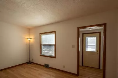 204 McLaughlin Avenue W, Kandiyohi, MN 56251 - Photo 6